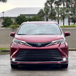 2021 Toyota Sienna Hybrid XLE 