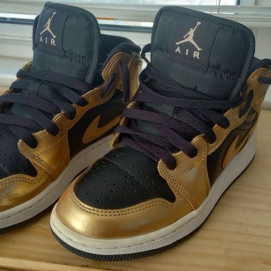 Black u0026 Gold Jordans...Size 3.5Y for Sale in Lancaster, CA - OfferUp
