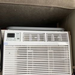 12,000 BTU Emerson Quiet Kool Air Conditioner W/ Remote Control