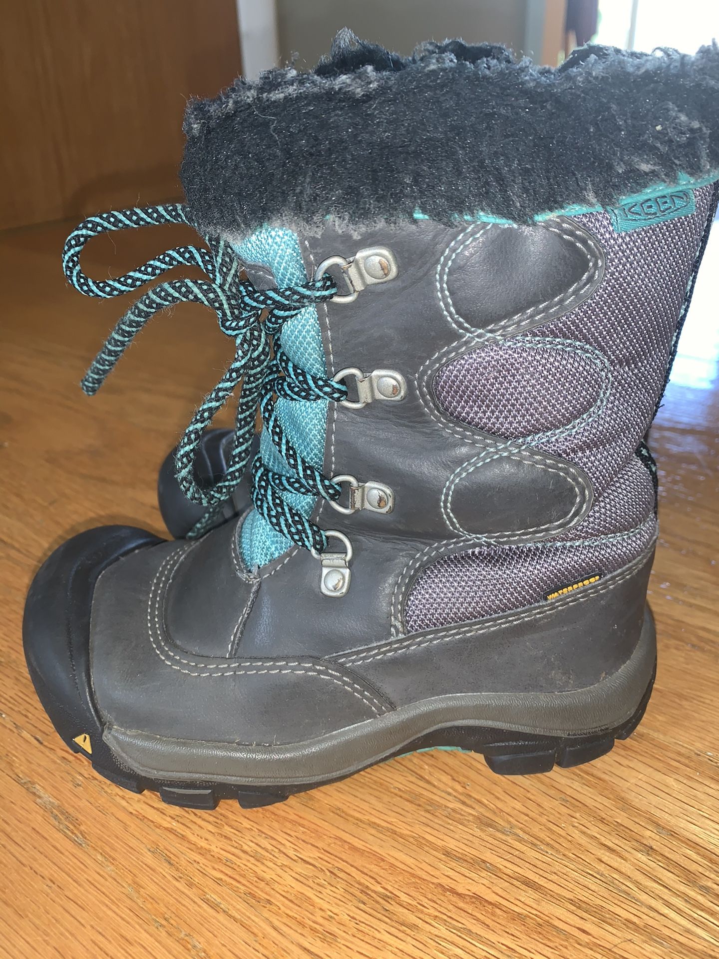 Keen shoes 12 very warm