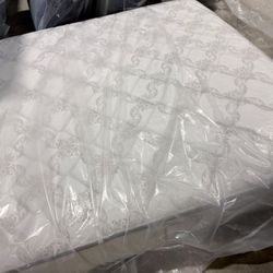 Sale! King Mattress SEALY 