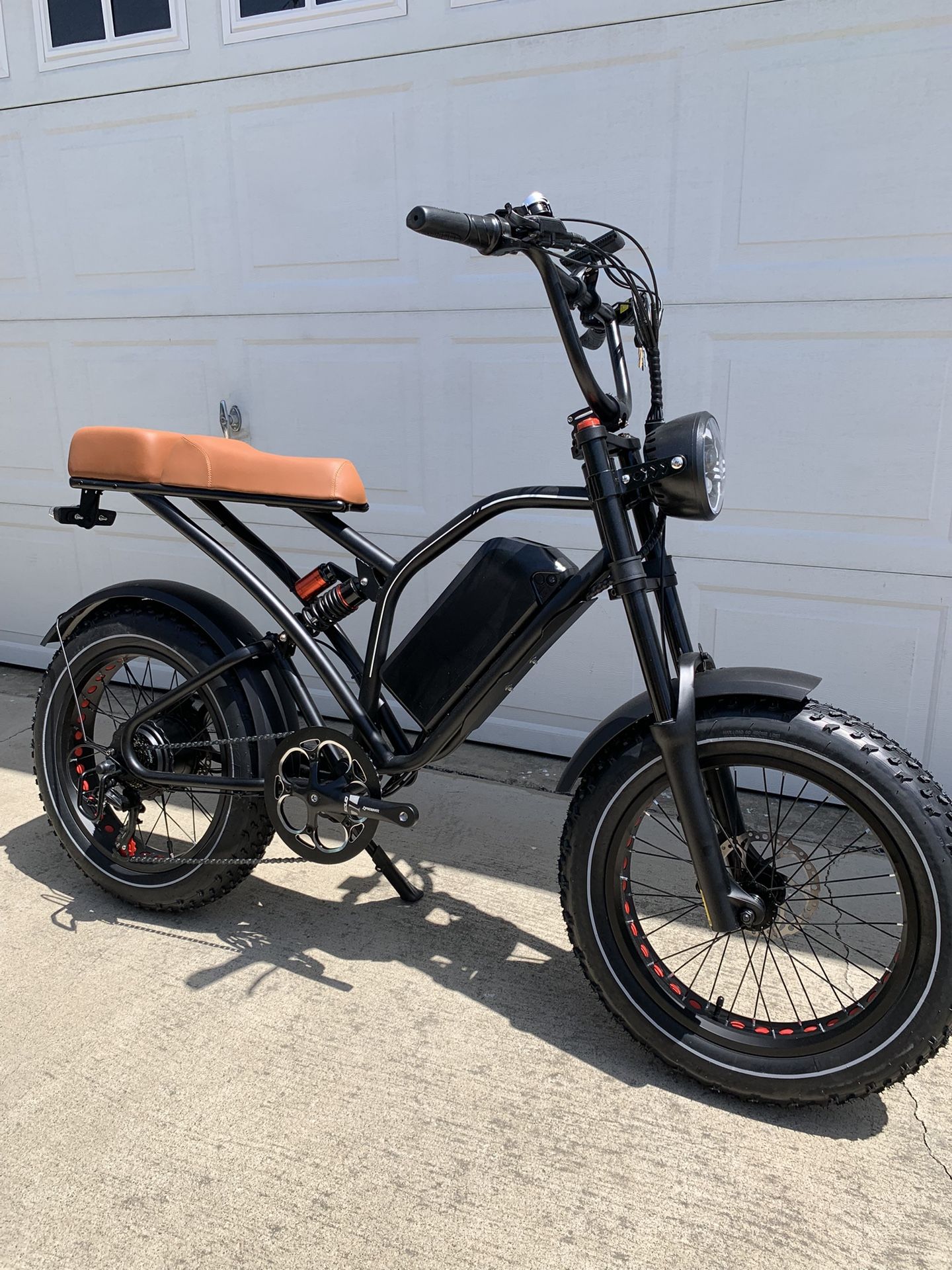 1000 Watt Electric Chopper Style E-Bike, 32mph, Throttle, Pedal Assist, Full Suspension 