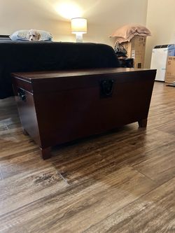 Coffee Table/Storage Chest