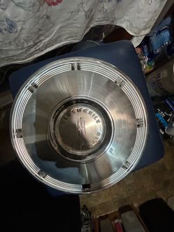 Oldsmobile hubcap
