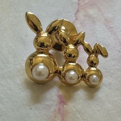 Avon Vintage Bunny Faux Pearl Pin 