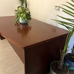 Mahogany wood desk