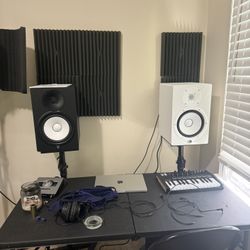 Yamaha Hs8 Studio Speakers And Stands 