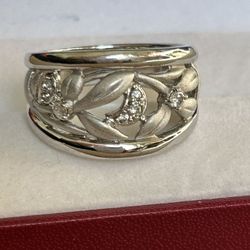 925 Sterling Silver Ring. Size 7.75.