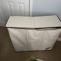 Laundry hamper