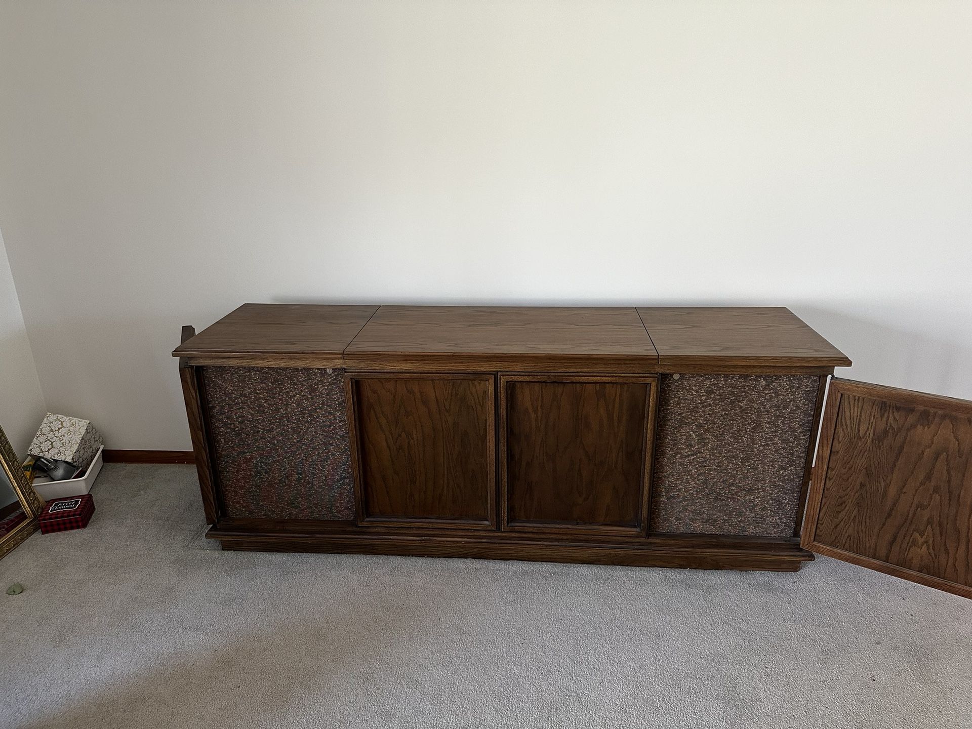Oak Stereo & 1988 Turntable, CD, Receiver Electronics