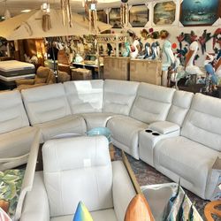 Like New Cindy Crawford Electric Quad Reclining Sectional Couch 