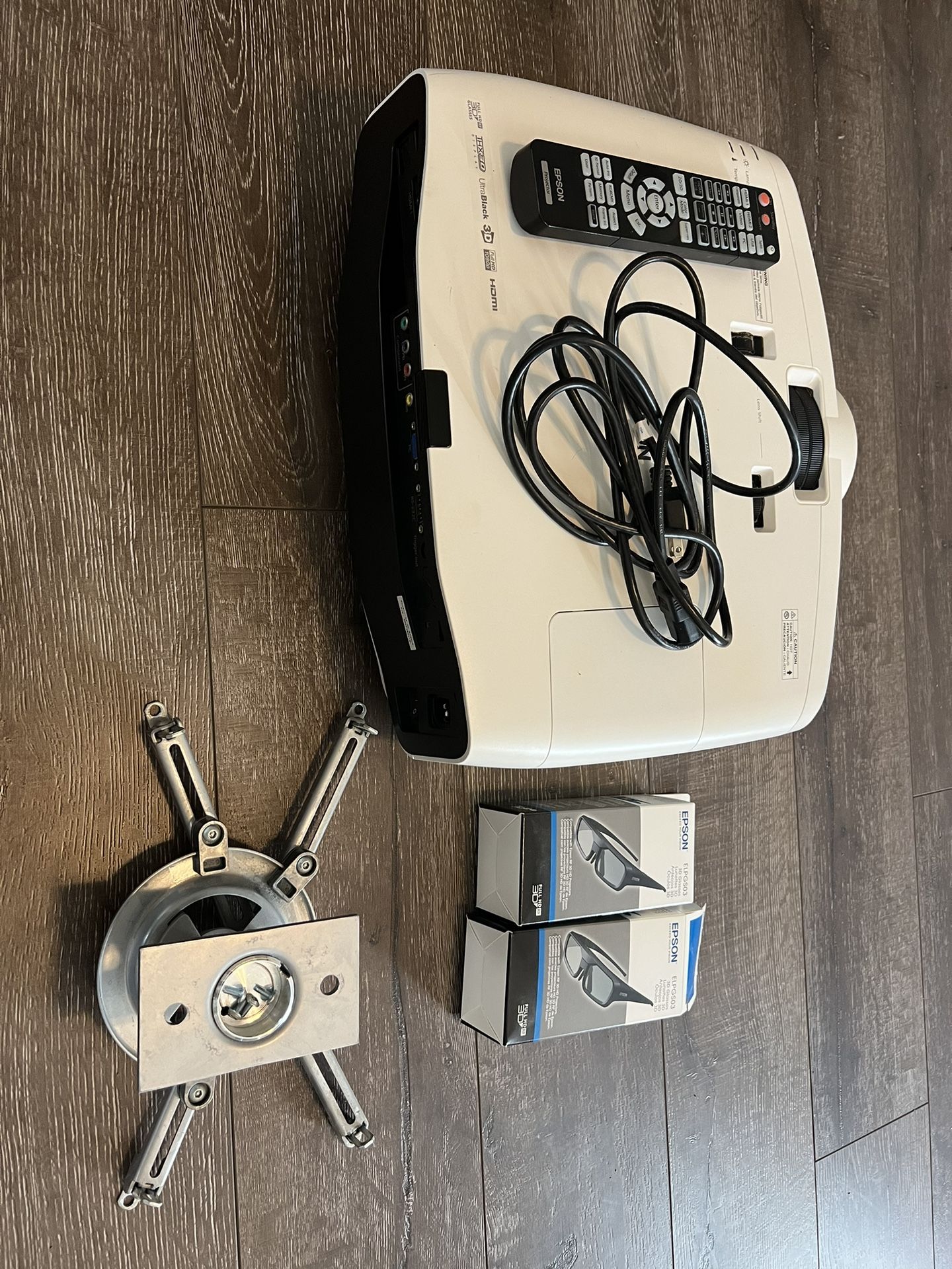 Epson PowerLite Home Cinema 5020UB 1080p 3LCD Projector Bundle + Extras