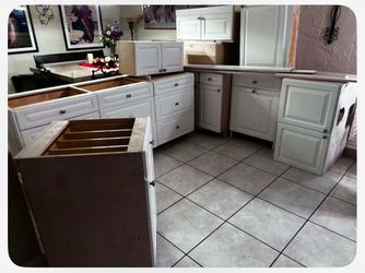 White Kitchen Cabinets With Sink & Granite