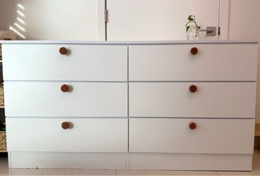 Dresser with 6 drawers