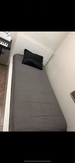 Twin Bed- White (no mattress)