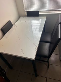 Dining table set with chairs (great condition)