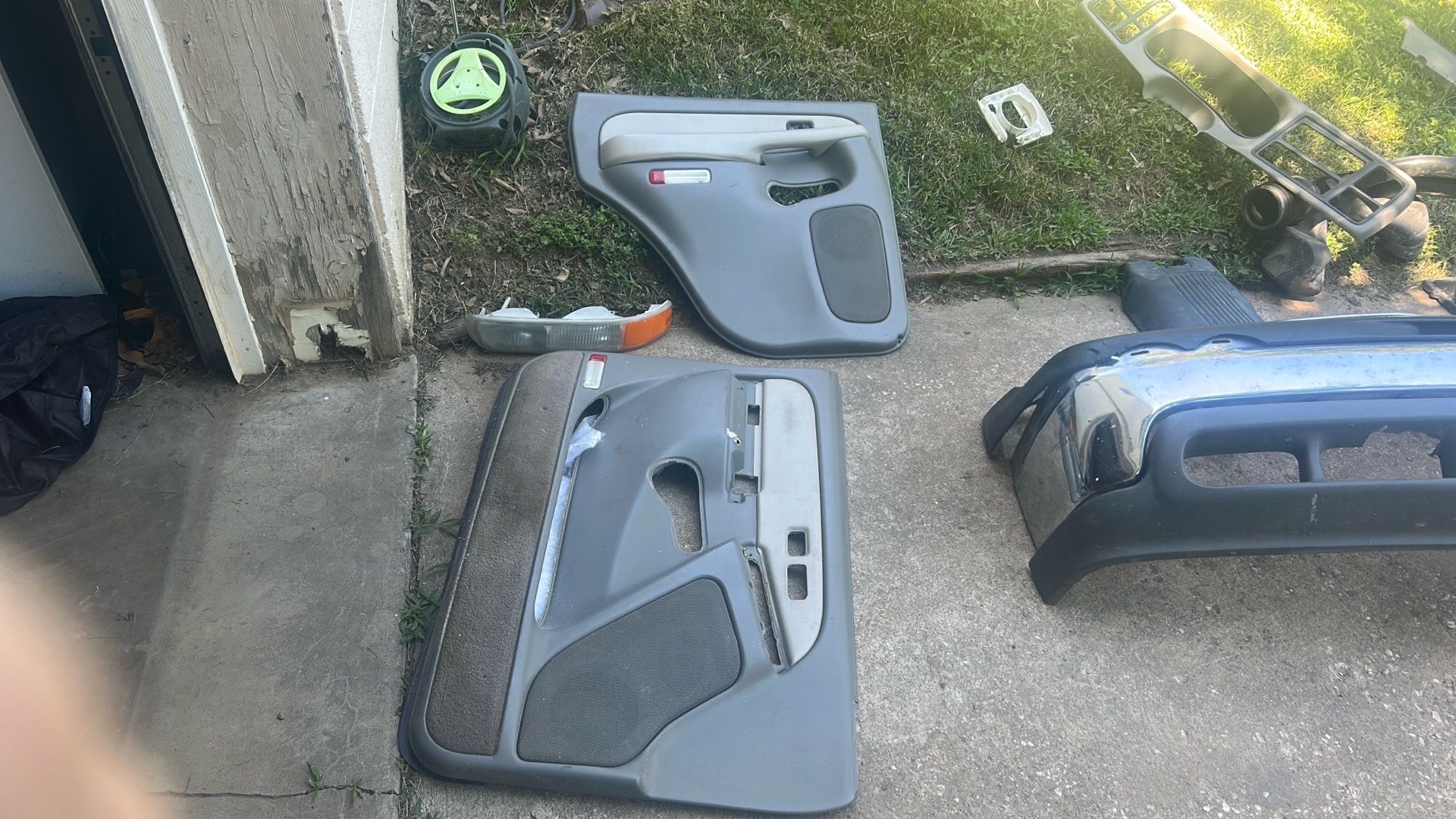 2003 Tahoe part out wheels not included