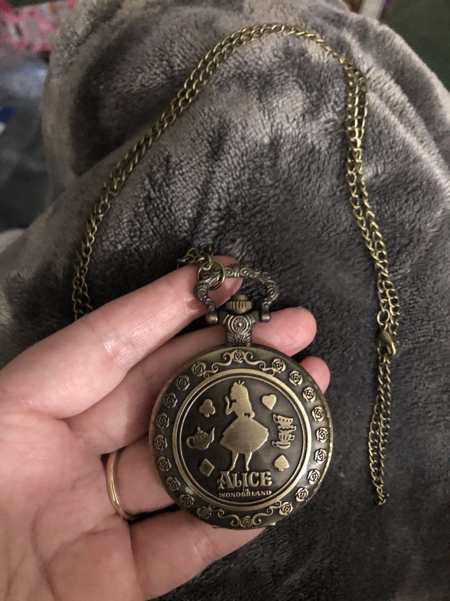 ALICE IN WONDERLAND POCKETWATCH NEW