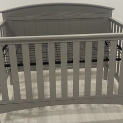 Crib And Changing Table With Drawers 