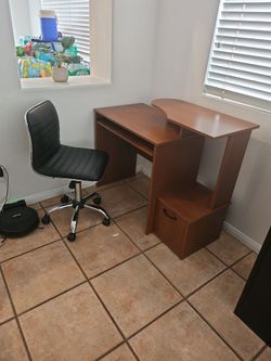 Escritorio + silla / Desk + chair