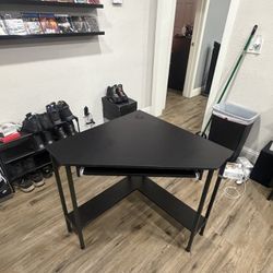 Corner desk 