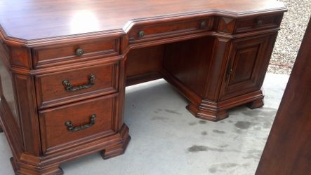 3 Piece Executive Desk Set