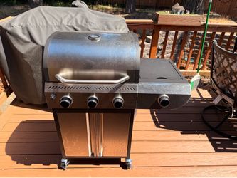 Almost new-3 burner gas grill