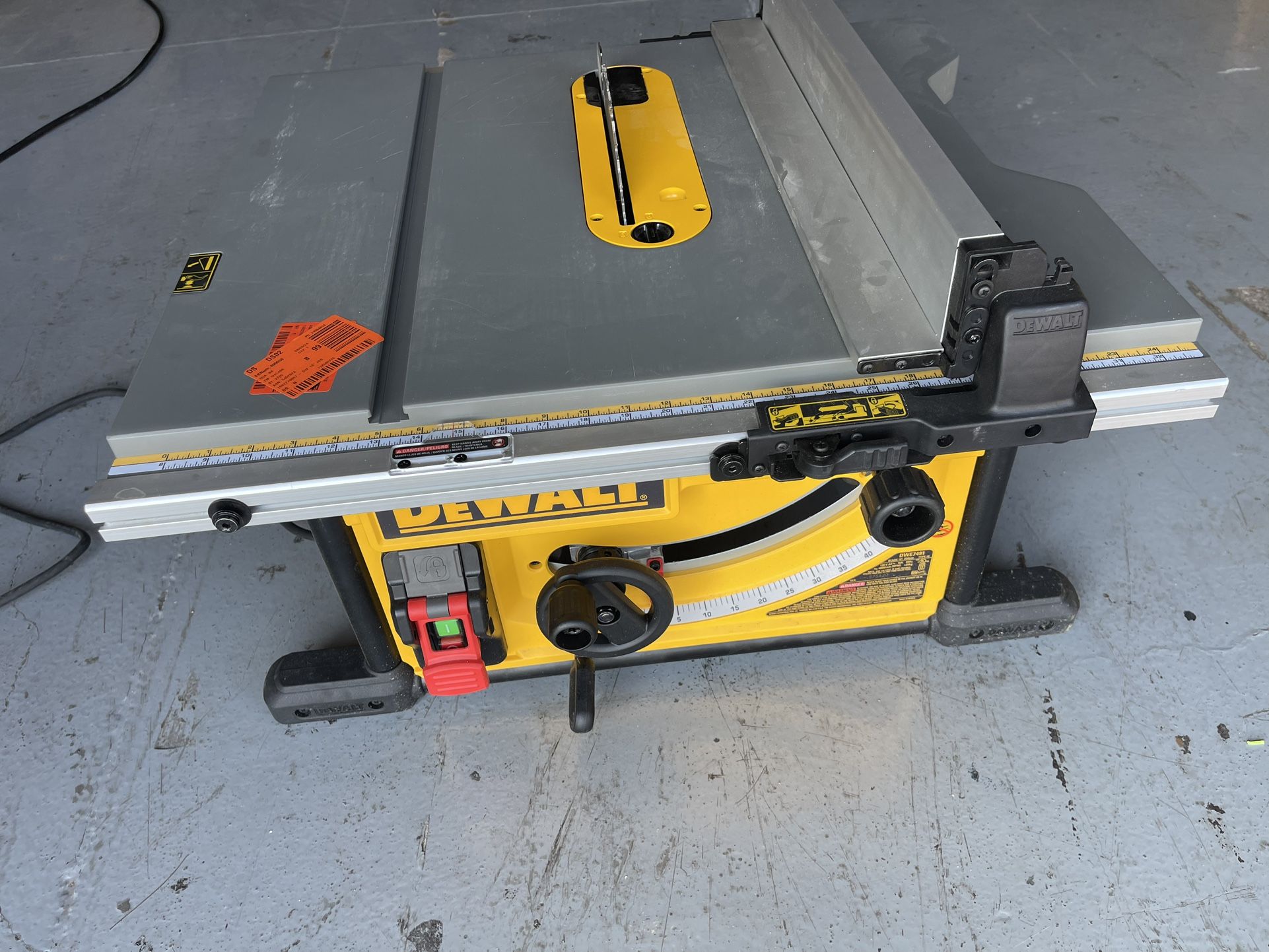 DEWALT 15 Amp Corded 10 in. Job Site Table Saw