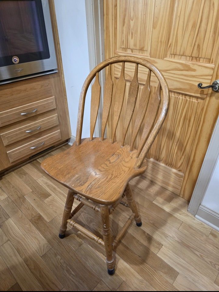 Oak Counter Height Stool With Swivel Seat