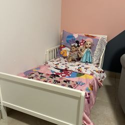 Toddler bed Frame