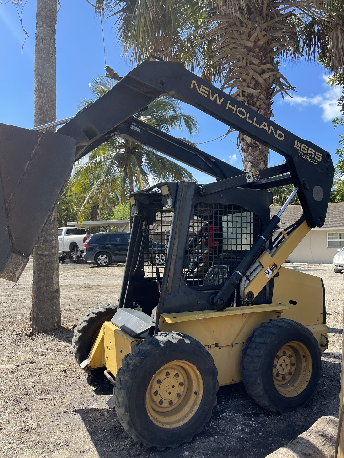 New Holland L655T