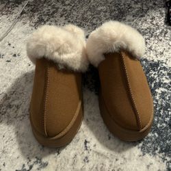 Shein Slippers Size 8