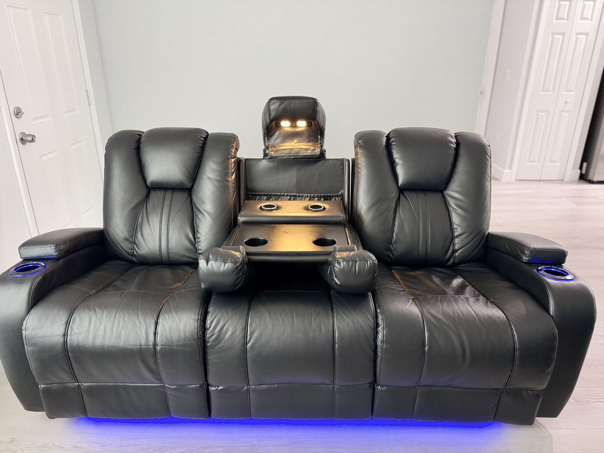 Kingvale Court Black 3 Pc Living Room with Dual Power Recliner, sofa and stationary love seat