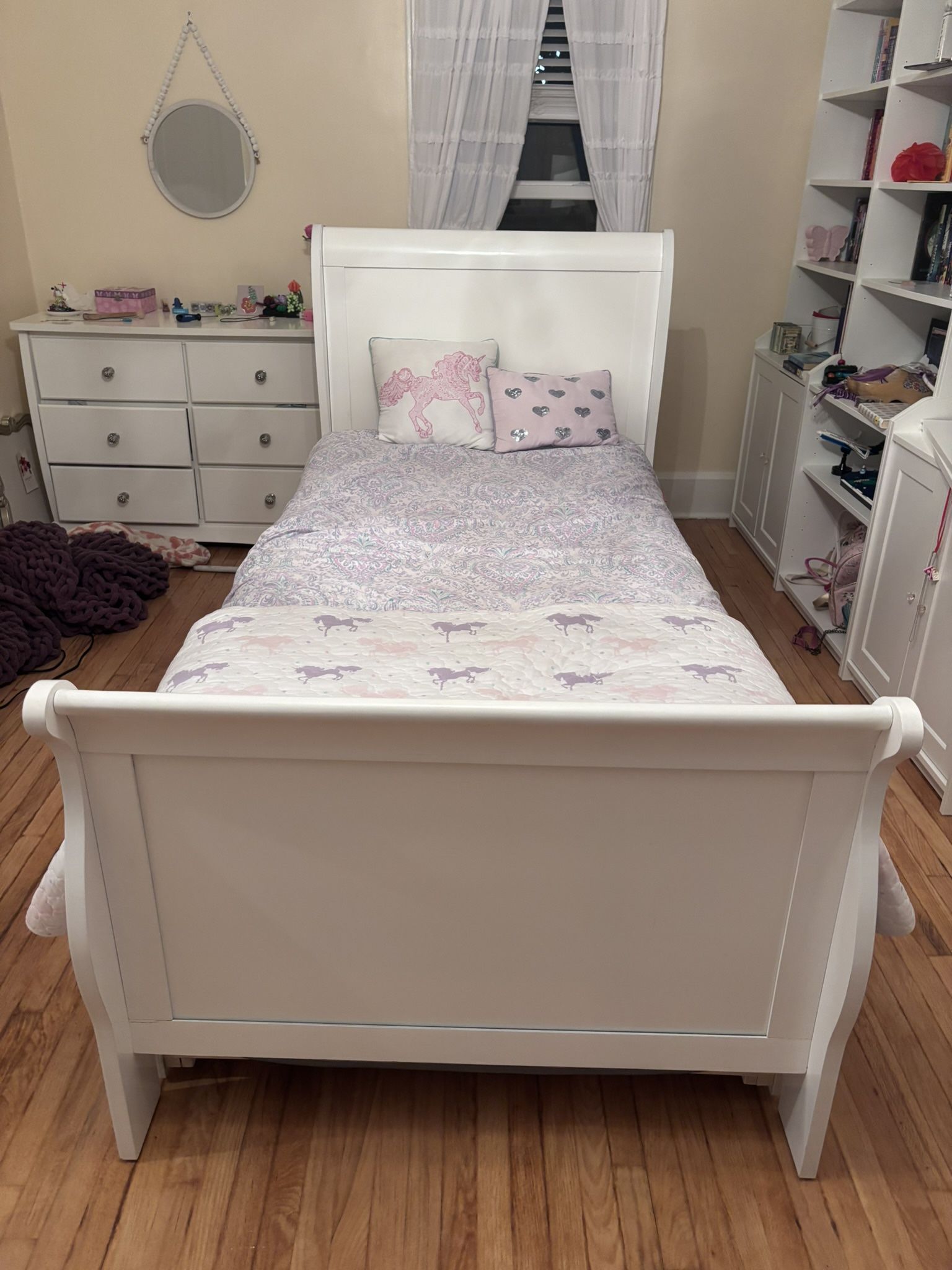 Twin Sleigh Bed with Trundle White Finish