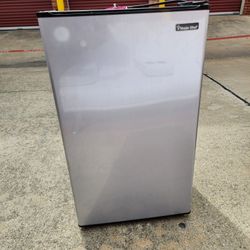 Magic Chef Refrigerator 