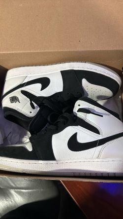 size 7Y Jordan 1 mid