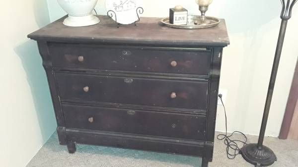 ANTIQUE DRESSER