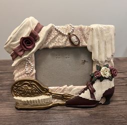 VINTAGE VICTORIAN  STYLE PICTURE FRAME BY FIGI CERAMIC