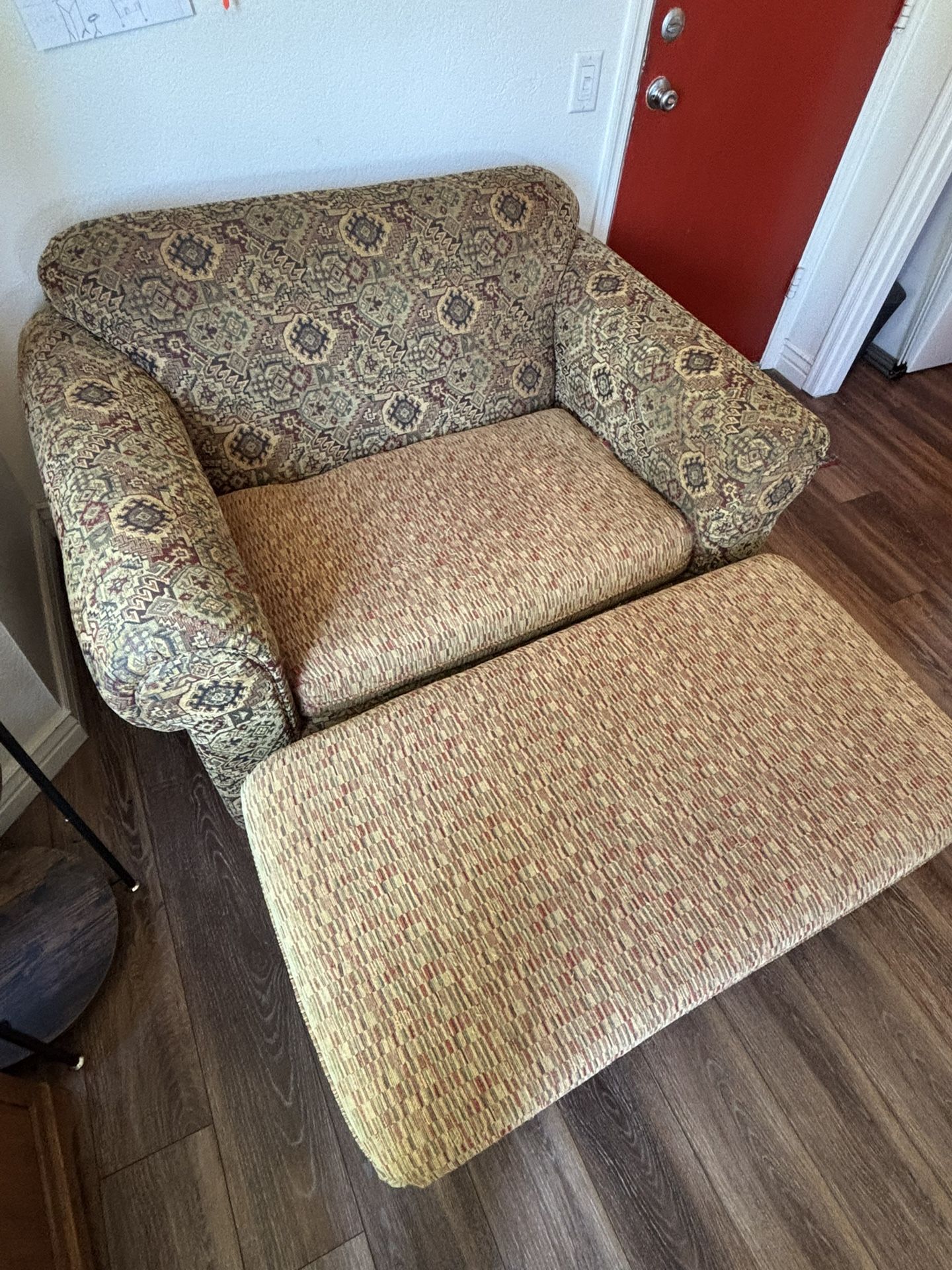 Oversized Upholstered Chair With Ottoman
