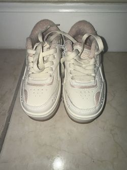 LIMITED EDITION VINTAGE PINK & CREAM REEBOK  