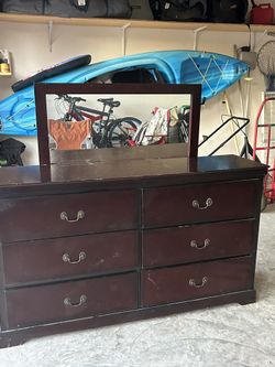 chest of drawers with mirror