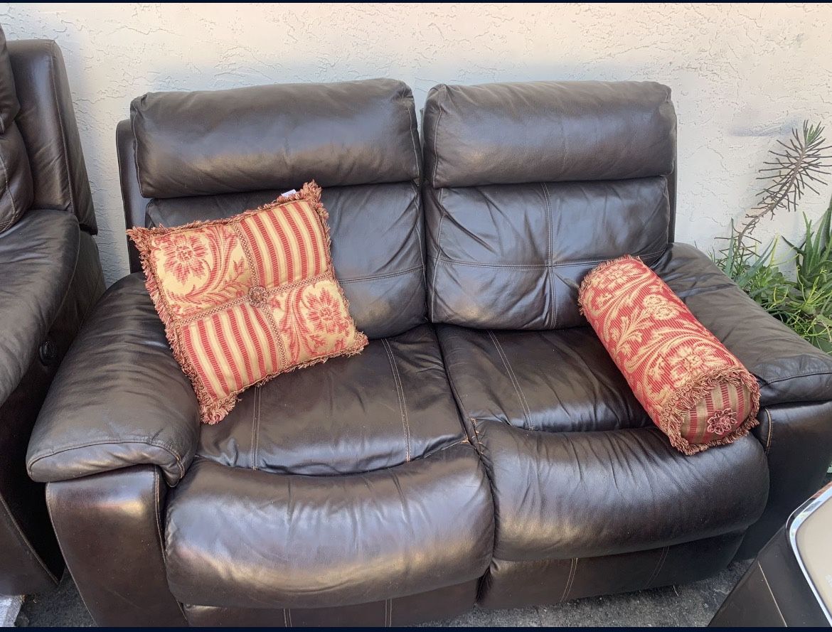 COUCH SET 300 OBO