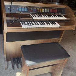 Lowrey voyager electric organ with bench