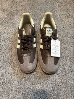 Lot of women sneakers