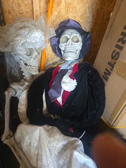 Costco Halloween Animated Newly Dead Skeleton Horror Prop Singing Bride Groom