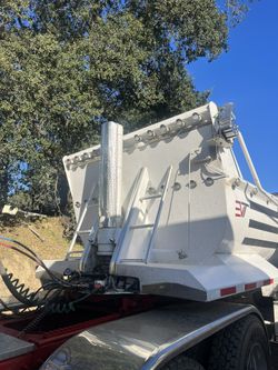 1989 Hanson Trailer 30 Feet