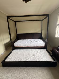 Z Gallerie Solid Wood Canopy Daybed with Twin Trundle – Excellent Condition