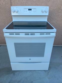 GE White Electric Range with Glass Cooktop