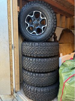 2023 Stock Jeep Wheels