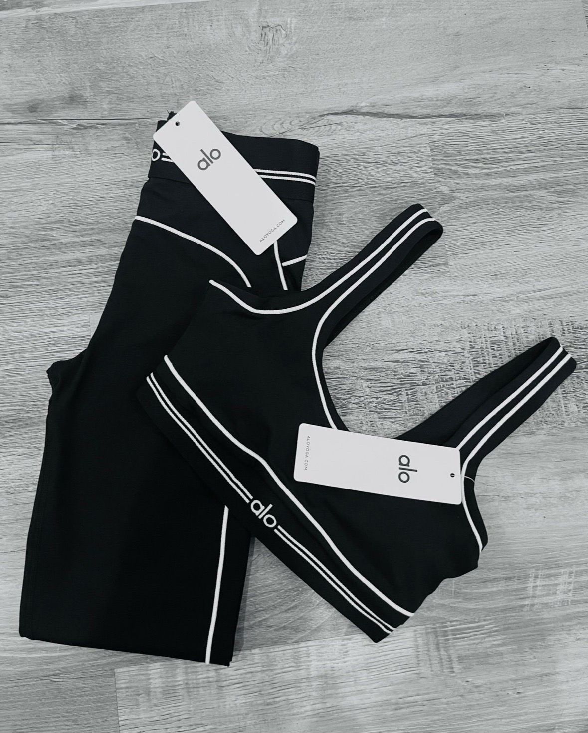Alo yoga set black/white size small
